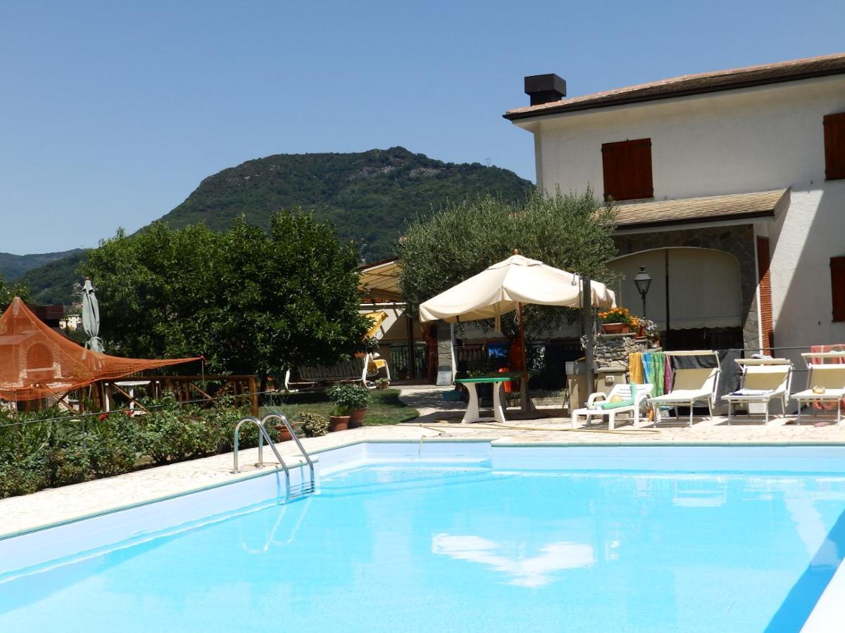 B&B Le Rondini Cassanesi Bagian luar foto